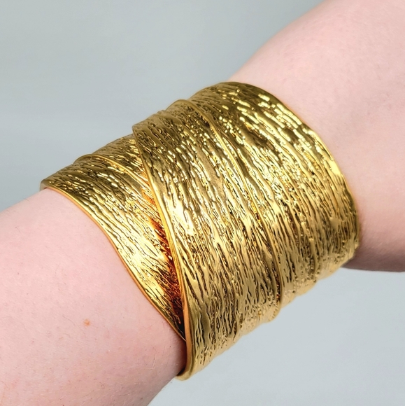 Yves Saint Laurent Paris HEAVY RARE Chunky Wide Gold Leaf Cuff Bracelet - Picture 9 of 11